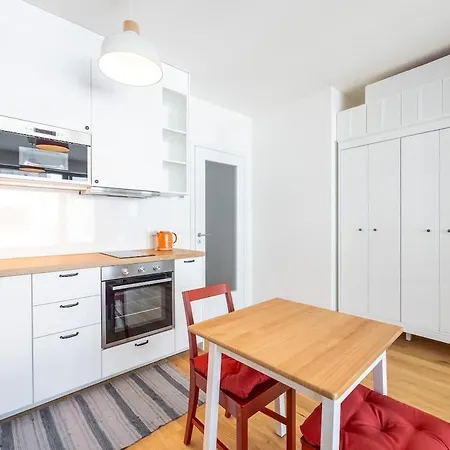 Peaceful And Cosy Newly Built Studio With Parking شقة براغ