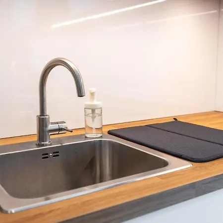 Peaceful And Cosy Newly Built Studio With Parking * براغ